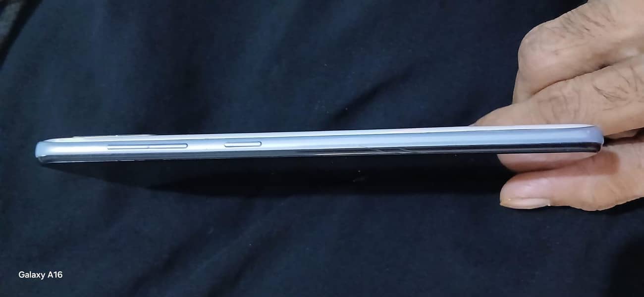 Samsung Mobile A50 1