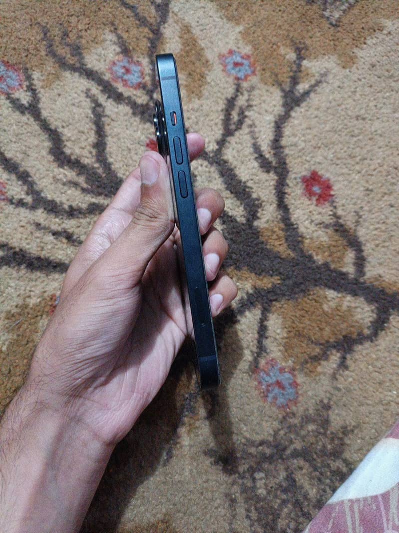 Apple iPhone 13 7