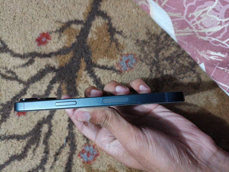 Apple iPhone 13 10