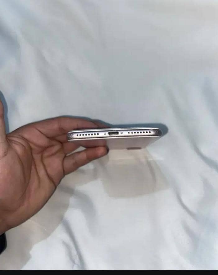 Apple iPhone 7 Plus 3