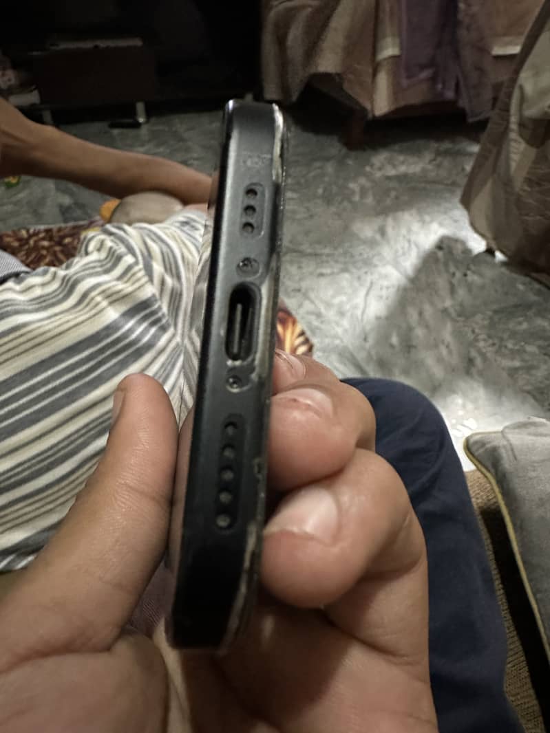 Apple iPhone 15 4