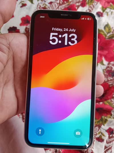 I phone 11 64 gb non pta  sim bh chalti hail ok mobile face id ok