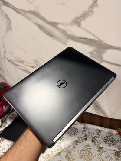 Dell 5470 Core i5 6th - 8Gb Ram 256Gb - backup 5 sy 6 hours
