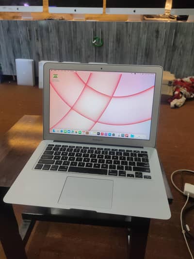 MacBook Air 2017 13-inch | 8GB RAM | 128GB SSD | Core i5 | Monterey