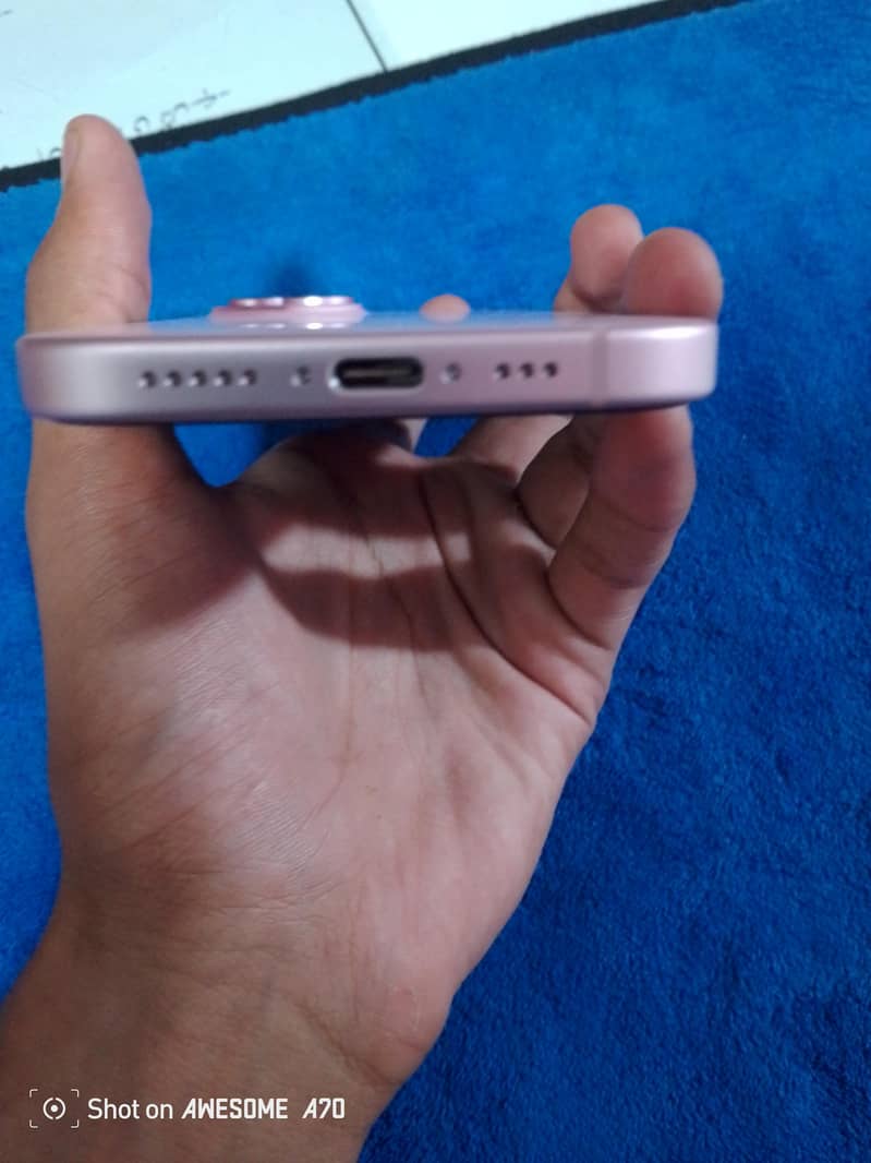 Apple iPhone 15 4