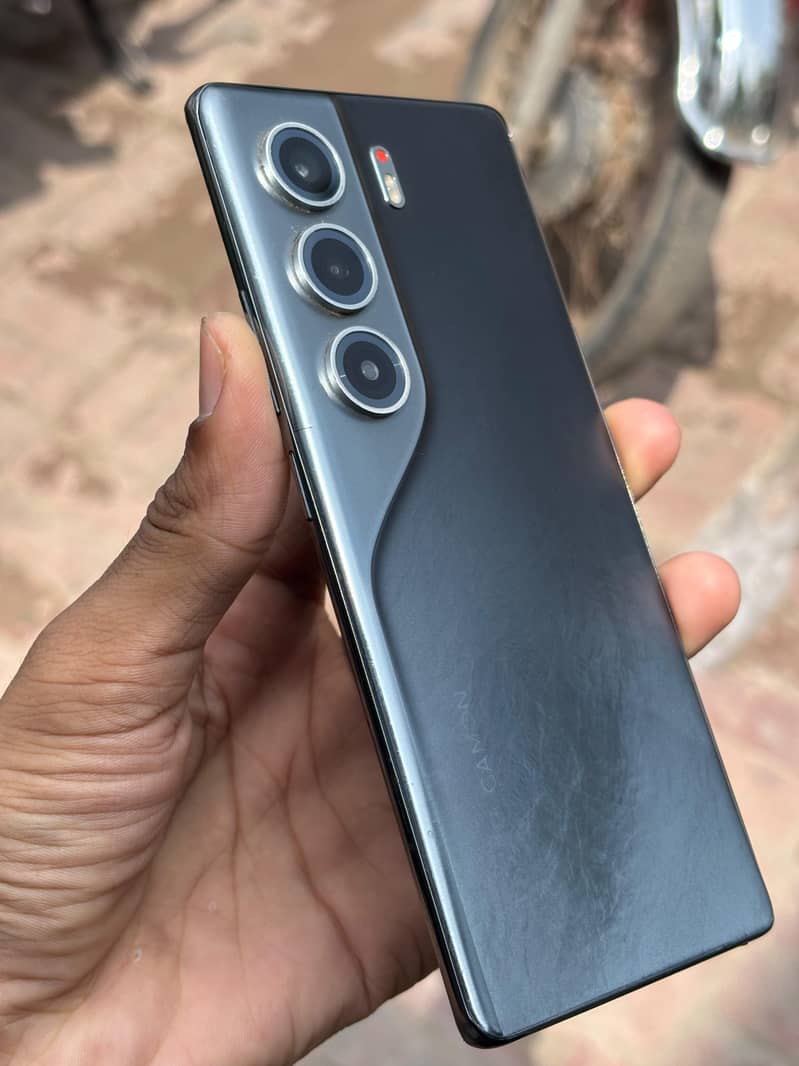 Tecno CAMON 40 Pro 1