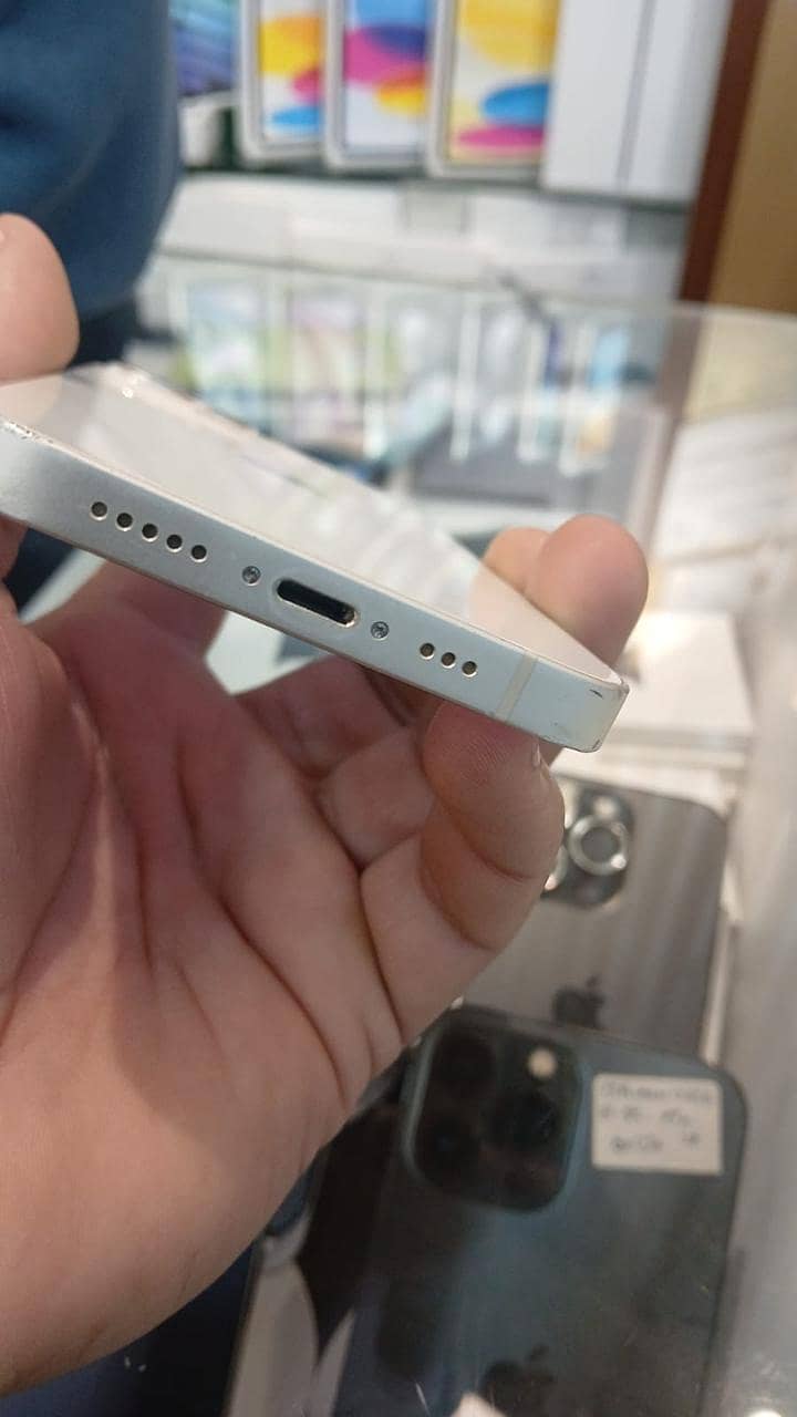 Apple iPhone 13 1
