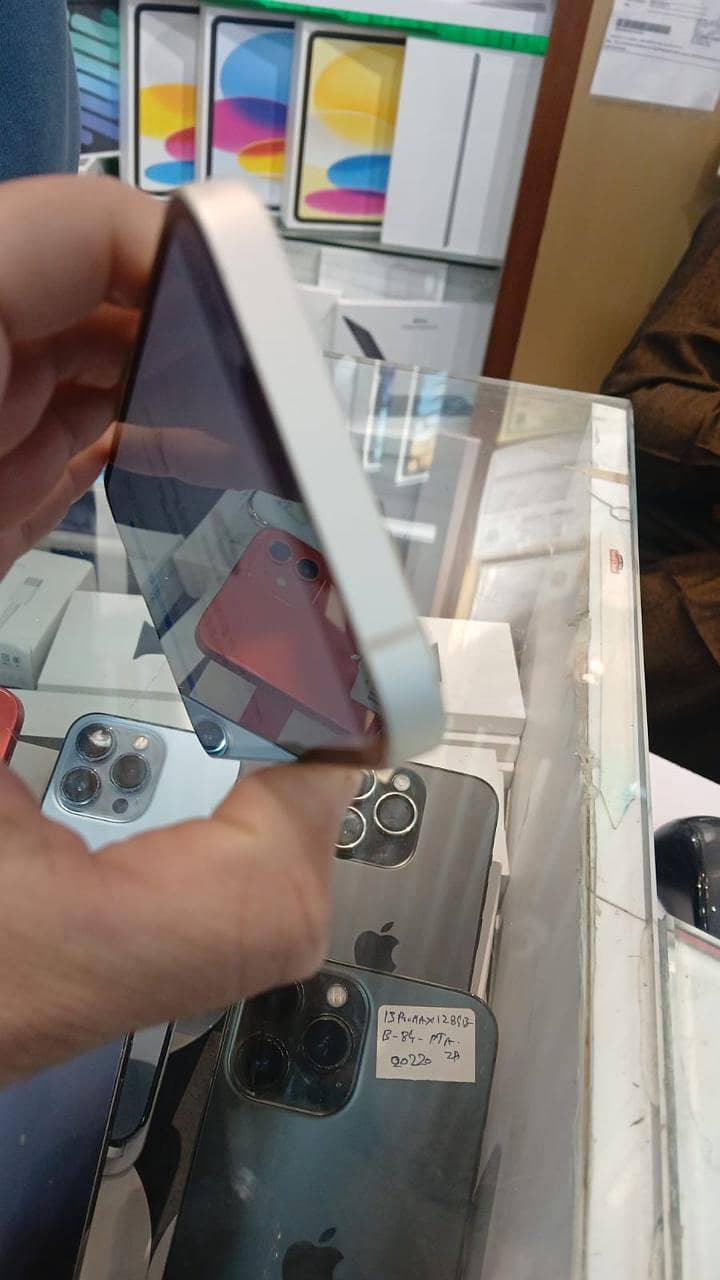 Apple iPhone 13 2