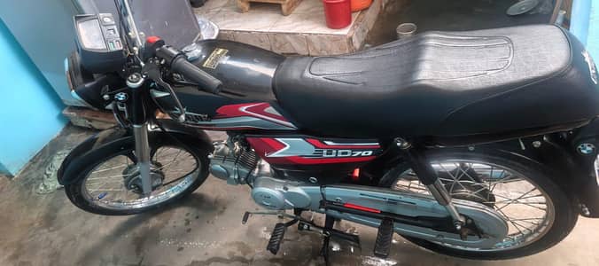 bike full ok ha koi bhi km nhi h unique plus