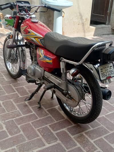 Honda 125 24/25 all ok 10 by 10 condition fist owner