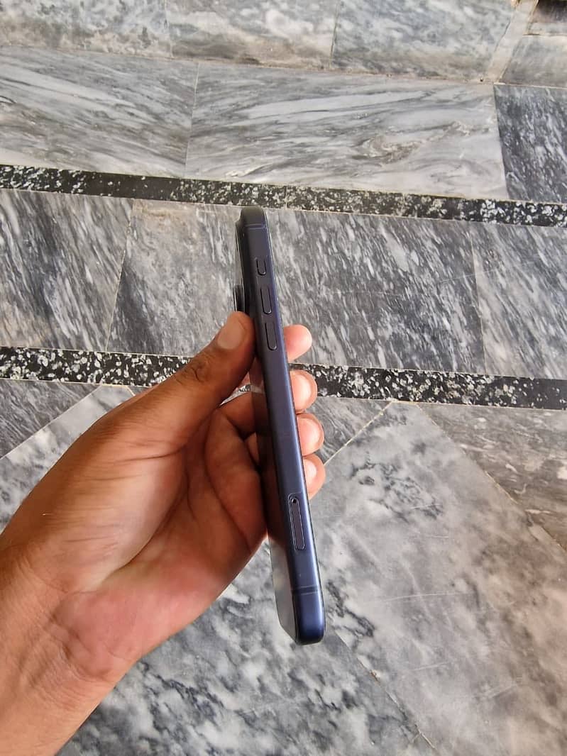Apple iPhone 17 Pro Max 4