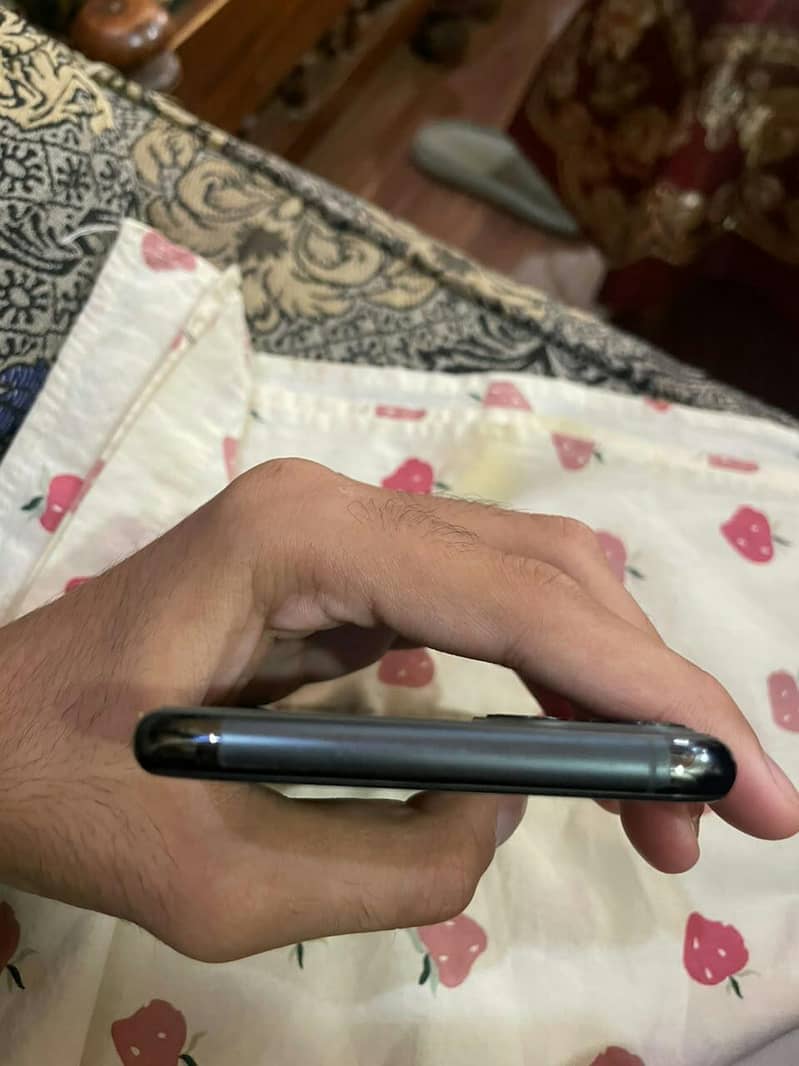 iphone 11 pro max 6