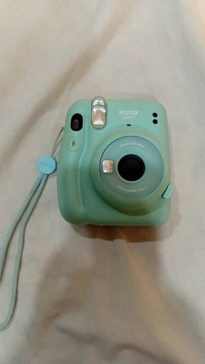 Polaroid instant mini 11