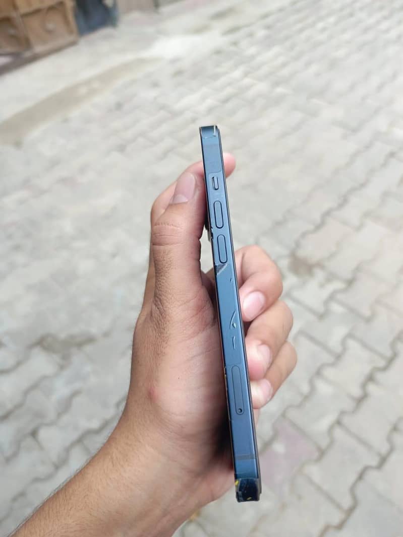 Apple iPhone 13 2