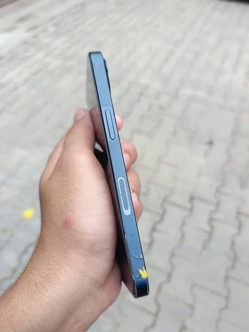Apple iPhone 13 4