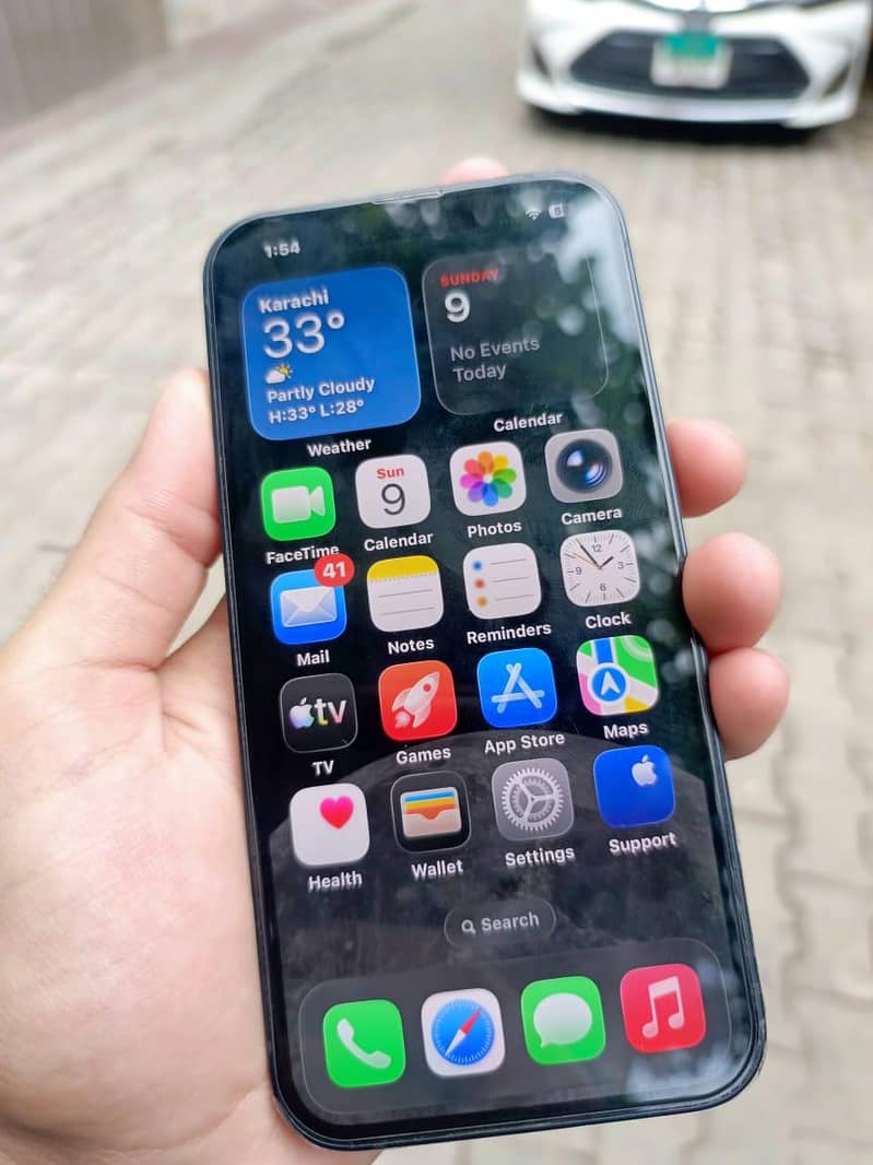 Apple iPhone 13 8