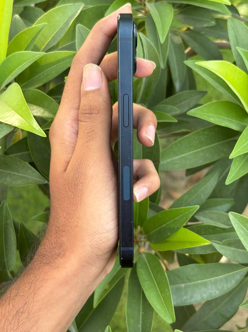 Apple iPhone 13 1