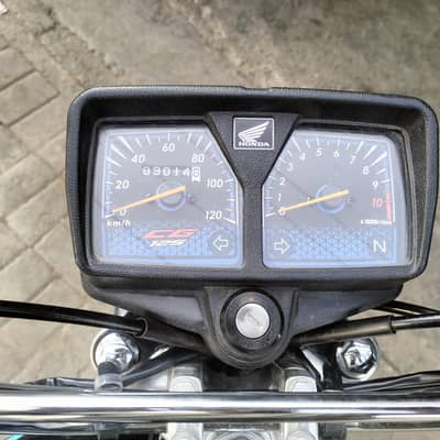 honda 125 bilkull new fresh ha or serious Byer rabta kren