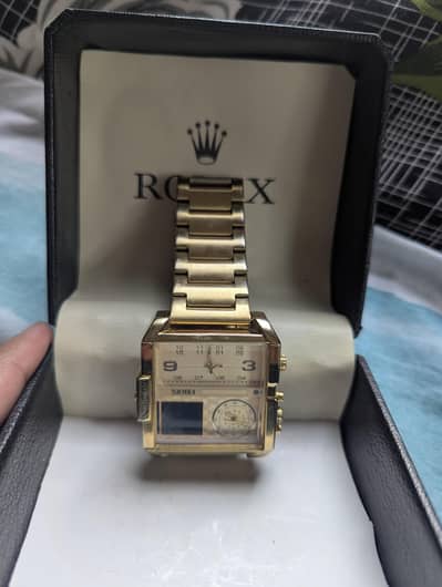 golden watch condition 8/10