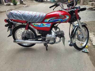 Honda 70 2024 10/10 condition urgent for sale contact 03084830917