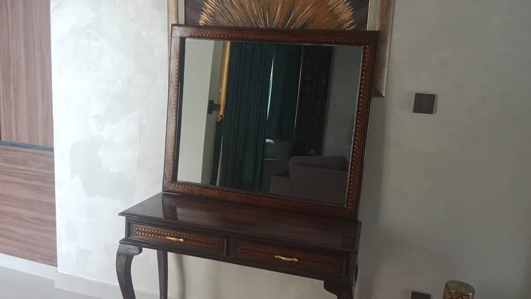 console and mirror 0
