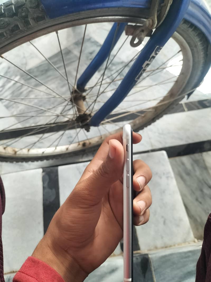 Apple iPhone SE 3