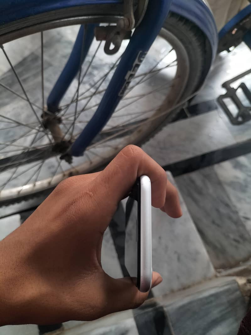 Apple iPhone SE 6