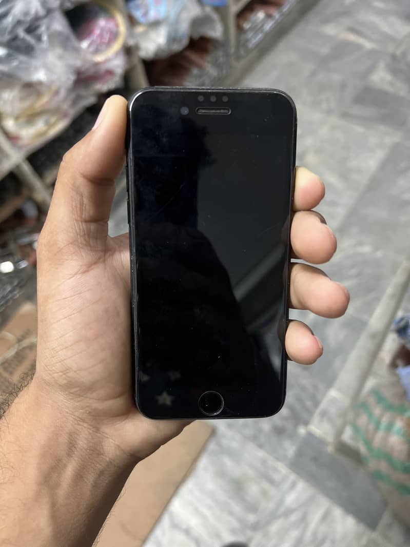 Apple iPhone 7 1