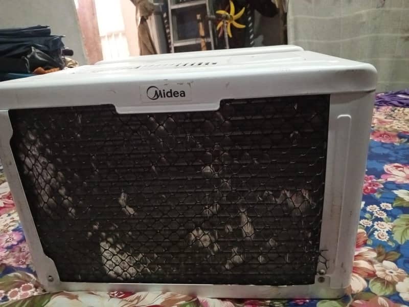 window AC 1