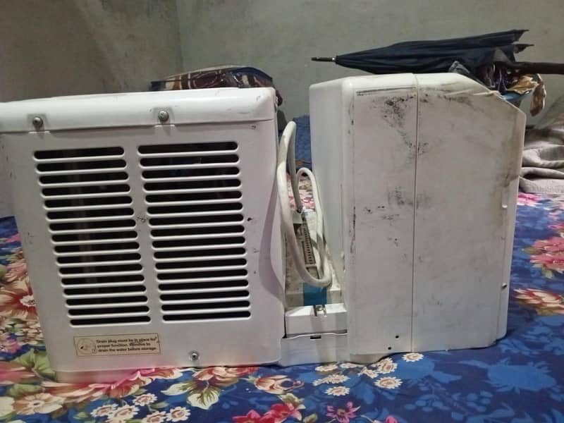window AC 2