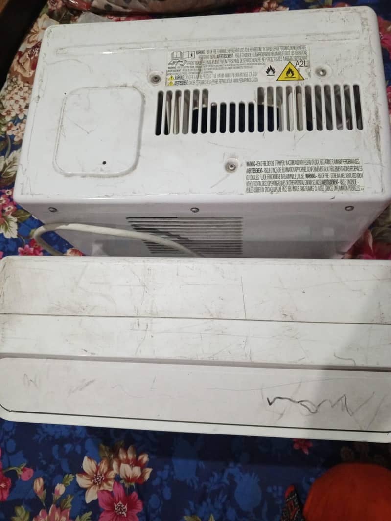 window AC 4