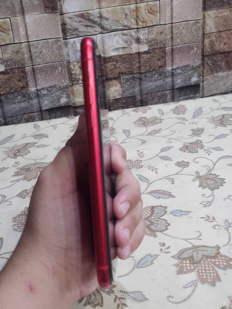 Apple iPhone 11 4