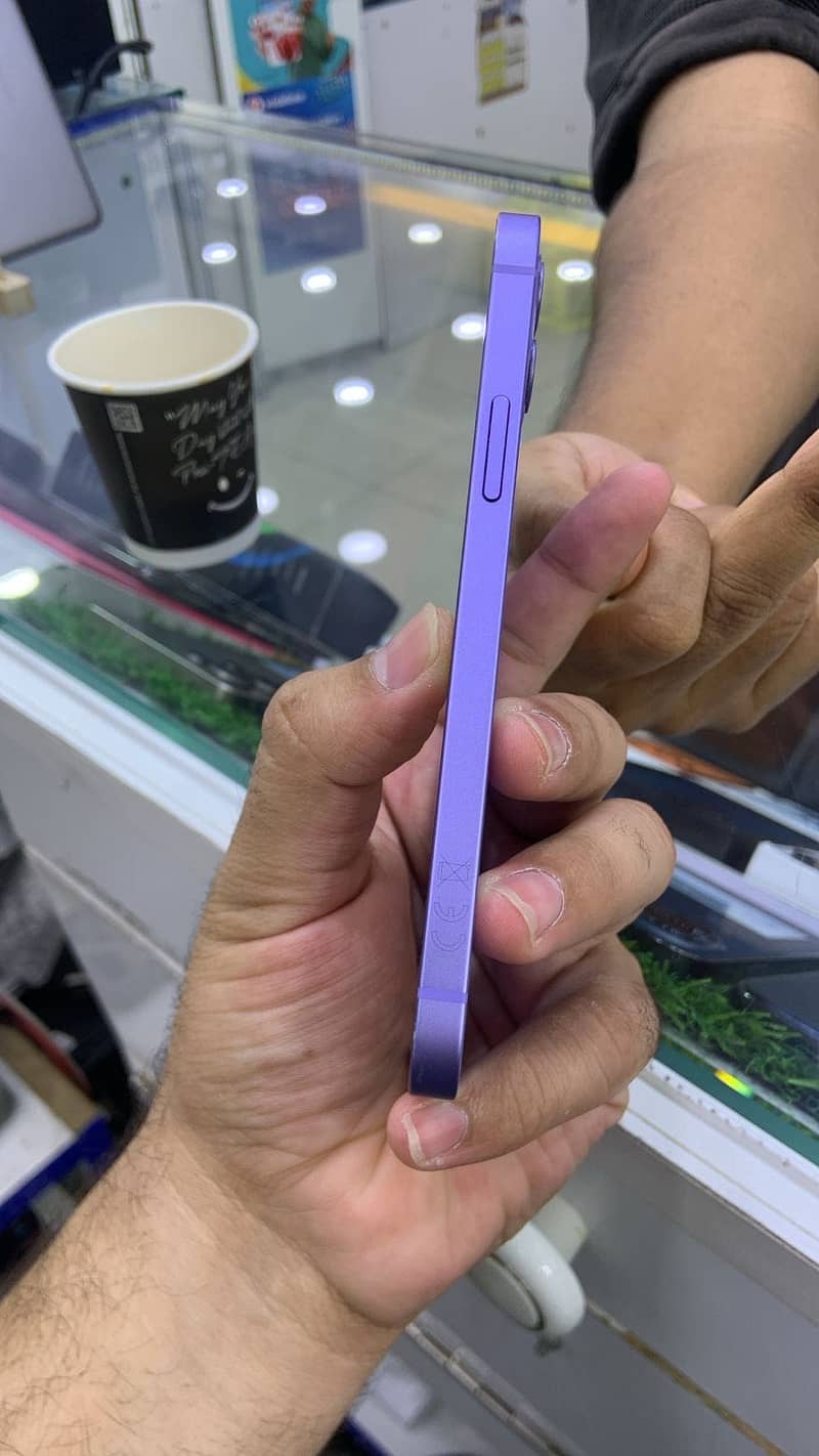 Apple iPhone 12 4