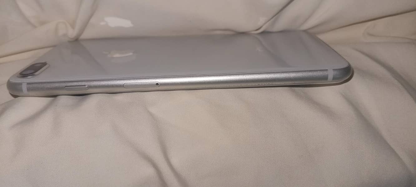 Apple iPhone 8 Plus 1