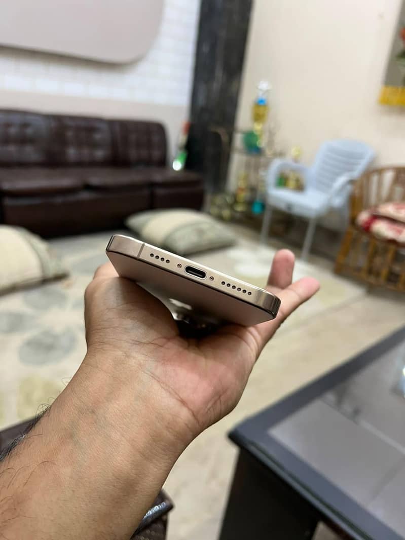 iPhone 16 Pro Max 2