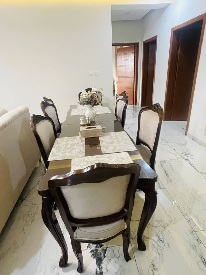 Dining table 8 persons 0