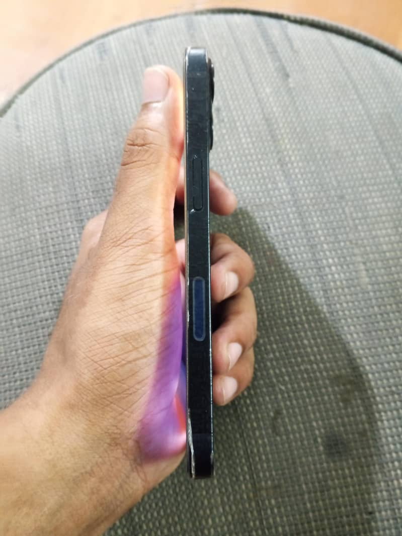 Apple iPhone 13 2
