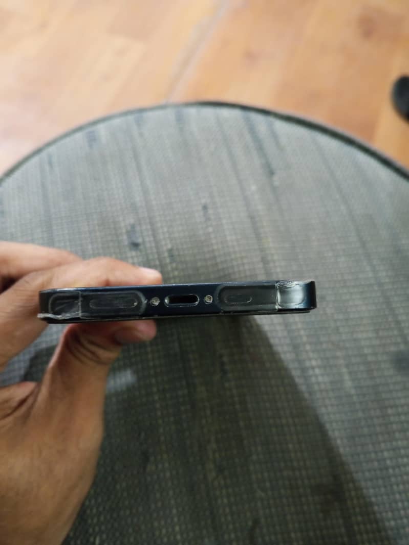 Apple iPhone 13 4