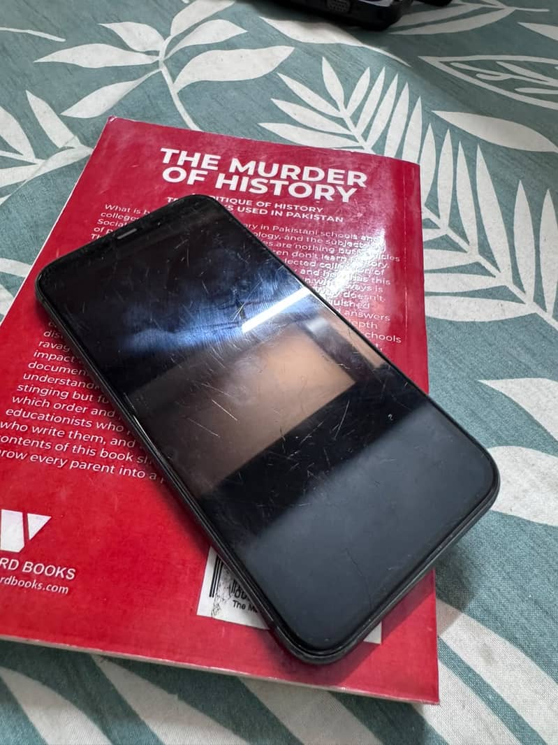 Apple iPhone 11 4