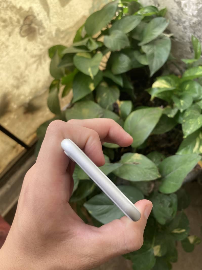 Apple iPhone 8 4