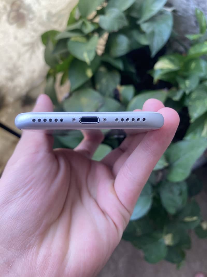 Apple iPhone 8 5