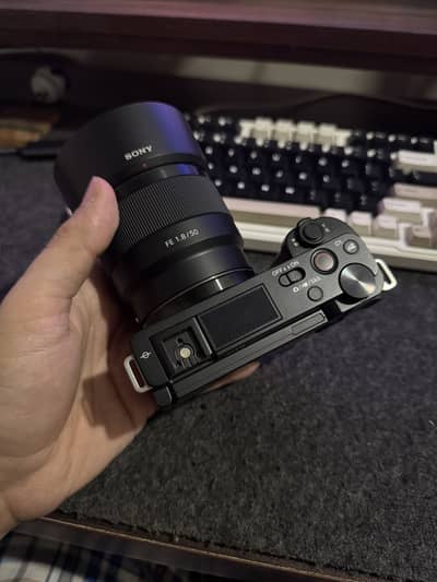 Sony ZV-E10 (Mirrorless Camera)