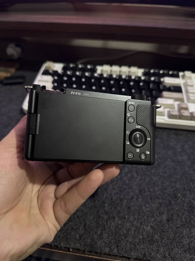 Sony ZV-E10 (Mirrorless Camera) 1
