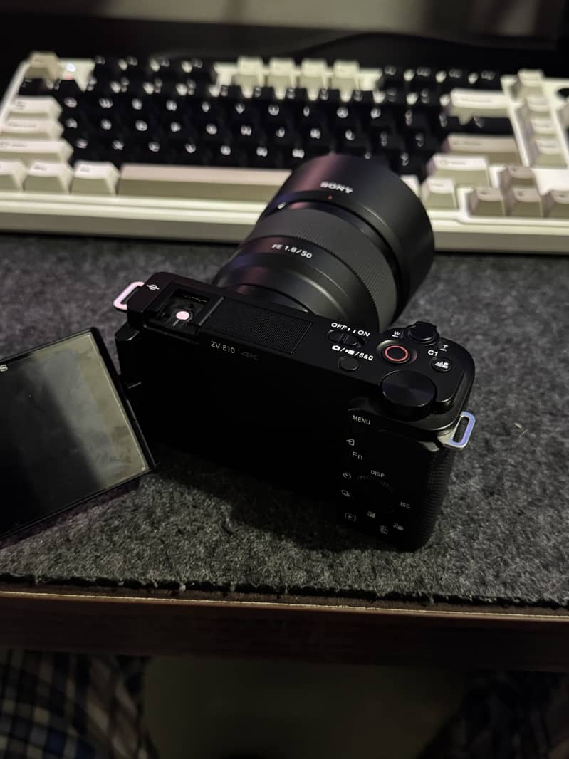Sony ZV-E10 (Mirrorless Camera) 2