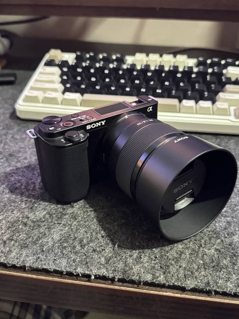 Sony ZV-E10 (Mirrorless Camera) 4