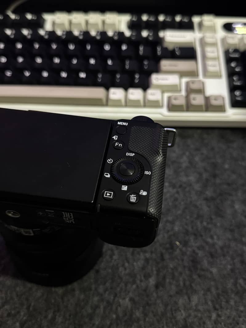 Sony ZV-E10 (Mirrorless Camera) 11