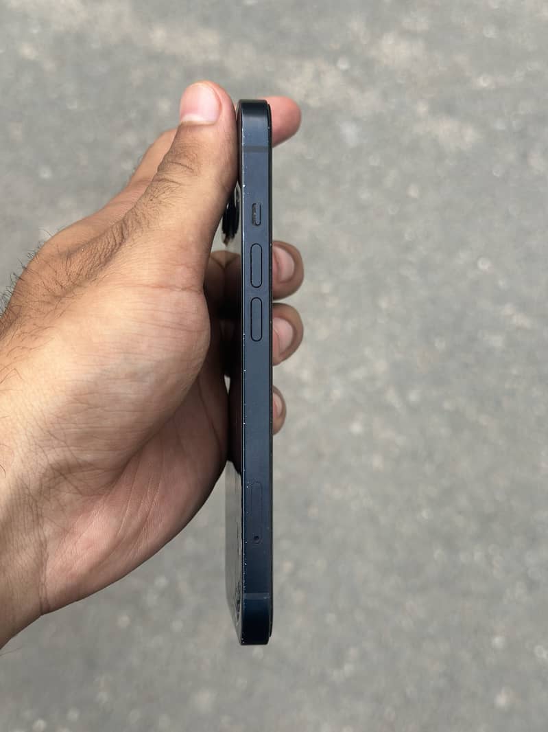 Apple iPhone 13 2