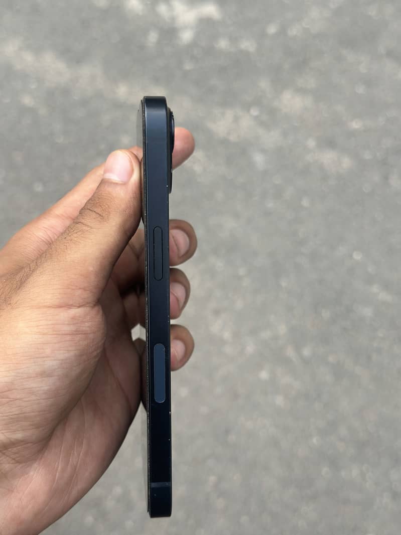Apple iPhone 13 5