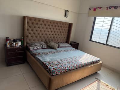 wooden pading bed