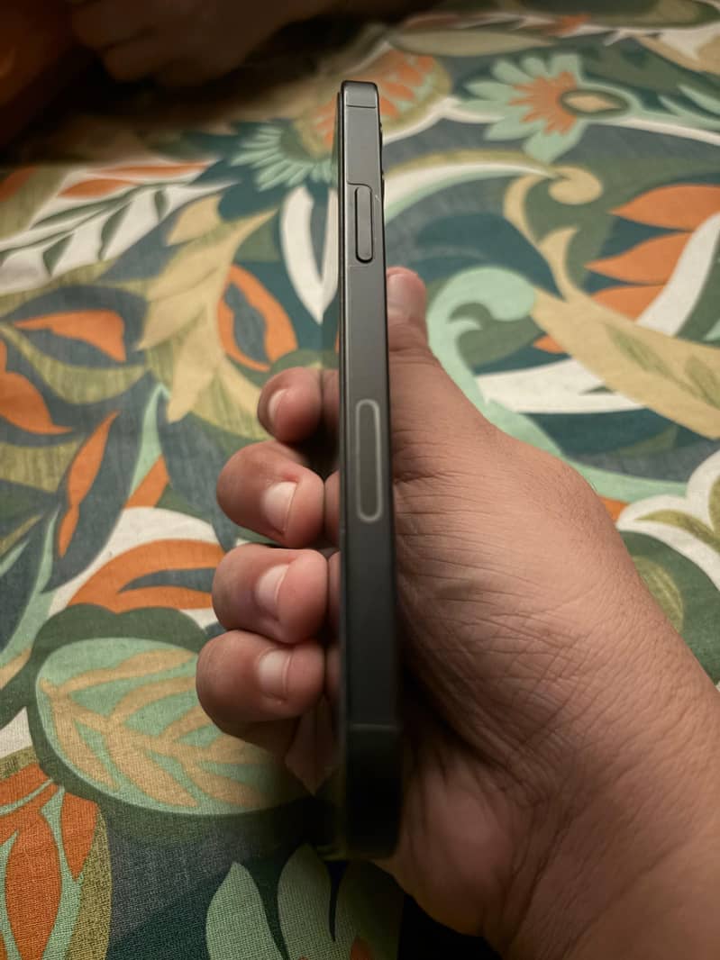 Apple iPhone 12 5